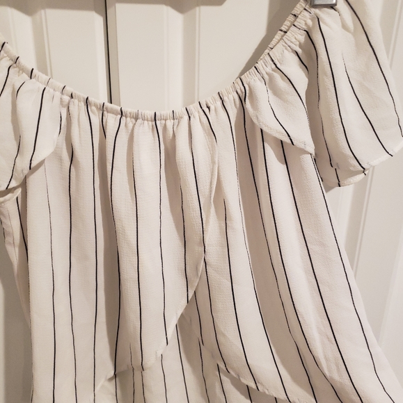 *2 for 15* Forever 21 Contemporary flowy blouse - Picture 2 of 5